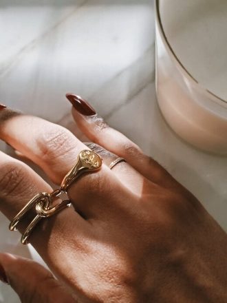 Anillo de doble nudo de oro