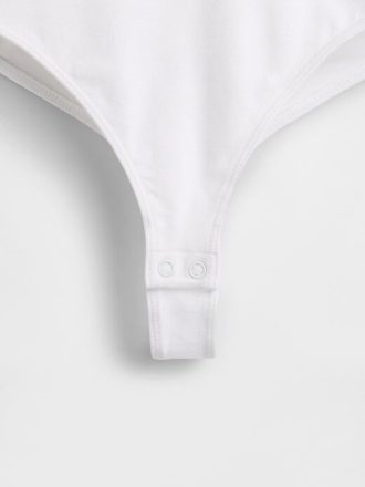 Body de tanga con tirantes finos de punto cerrado