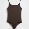 Body de tanga con tirantes finos de punto cerrado