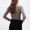 Body Henley moderno con canalé Body Henley moderno con canalé