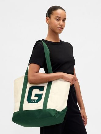 Bolsa de mano con el logotipo de la universidad