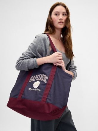 Bolsa de mano con el logotipo de la universidad