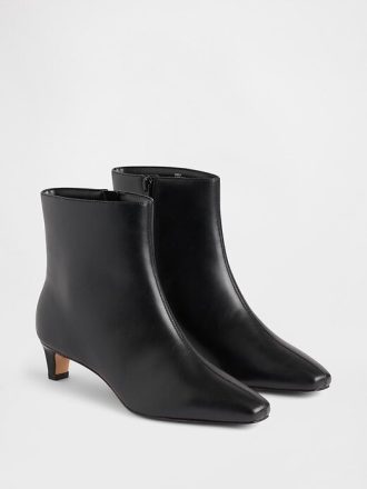 Botas puntiagudas con tacón de gatito