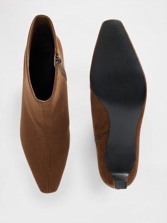 Botas puntiagudas con tacón de gatito