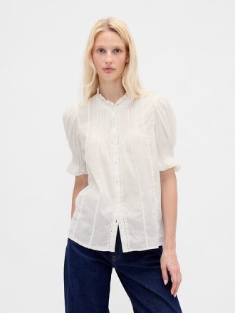 Camisa con volantes y pinzas