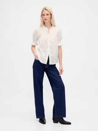 Camisa con volantes y pinzas