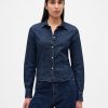 Camisa corta ajustada de mezclilla Camisa corta ajustada de mezclilla