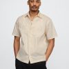 Camisa de popelina con ojales