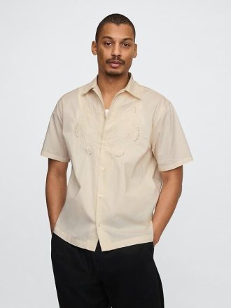 Camisa de popelina con ojales