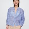 Camisa transparente con botones al frente