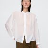 Camisa transparente con botones al frente