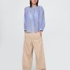 Camisa transparente con botones al frente