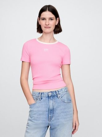 Camiseta corta con logotipo moderno