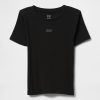 Camiseta corta con logotipo moderno Camiseta corta con logotipo moderno