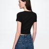 Camiseta corta moderna