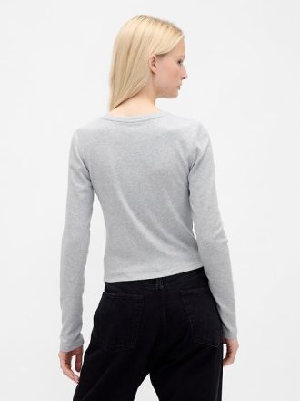 Camiseta corta moderna
