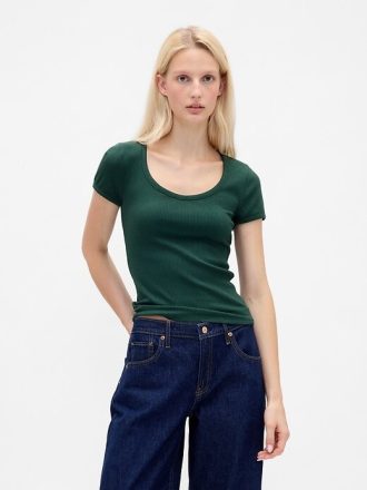 Camiseta corta moderna con cuello redondo y canalé