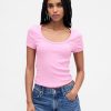 Camiseta corta moderna con cuello redondo y canalé Camiseta corta moderna con cuello redondo y canalé