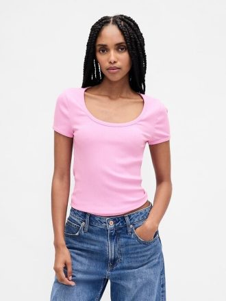 Camiseta corta moderna con cuello redondo y canalé