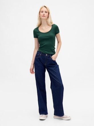 Camiseta corta moderna con cuello redondo y canalé