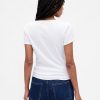 Camiseta corta moderna con cuello redondo y canalé