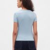 Camiseta corta moderna con cuello redondo y canalé