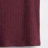 Camiseta corta moderna con cuello redondo y canalé