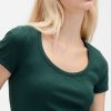 Camiseta corta moderna con cuello redondo y canalé