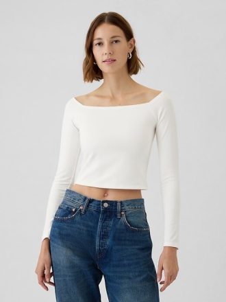Camiseta corta moderna con hombros descubiertos