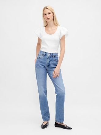 Camiseta corta moderna con mangas abullonadas y volantes