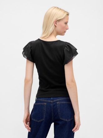 Camiseta corta moderna con mangas abullonadas y volantes
