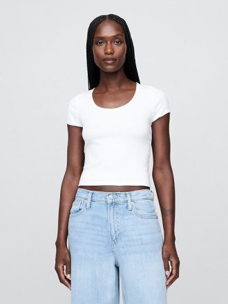 Camiseta corta moderna con mangas cortas