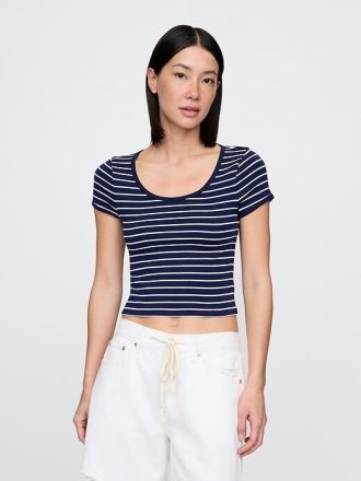 Camiseta corta moderna con mangas cortas