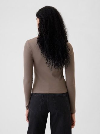 Camiseta corta moderna de canalé