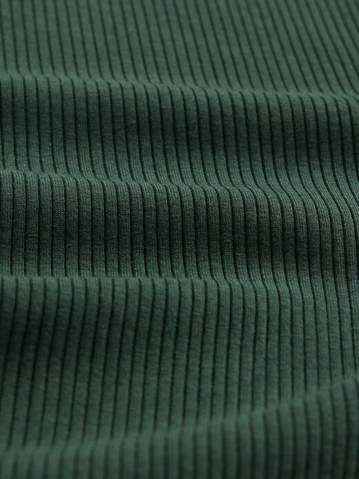 Camiseta corta moderna de canalé Camiseta corta moderna de canalé