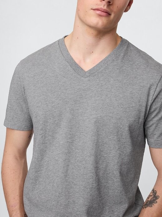 Camiseta de algodón con cuello en V Camiseta de algodón con cuello en V