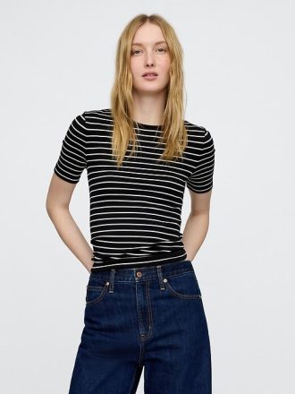 Camiseta moderna de cuello redondo