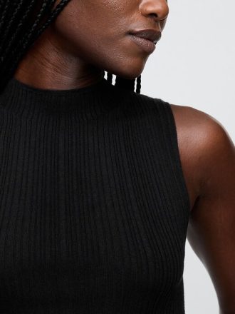 Camiseta sin mangas de cuello alto con canalé
