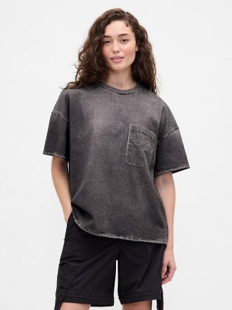 Camiseta vaquera de punto con bolsillo para adulto de Gap × BÉIS Camiseta vaquera de punto con bolsillo para adulto de Gap × BÉIS