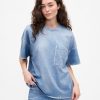 Camiseta vaquera de punto con bolsillo para adulto de Gap × BÉIS Camiseta vaquera de punto con bolsillo para adulto de Gap × BÉIS