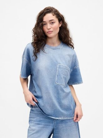 Camiseta vaquera de punto con bolsillo para adulto de Gap × BÉIS Camiseta vaquera de punto con bolsillo para adulto de Gap × BÉIS
