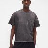 Camiseta vaquera de punto con bolsillo para adulto de Gap × BÉIS Camiseta vaquera de punto con bolsillo para adulto de Gap × BÉIS