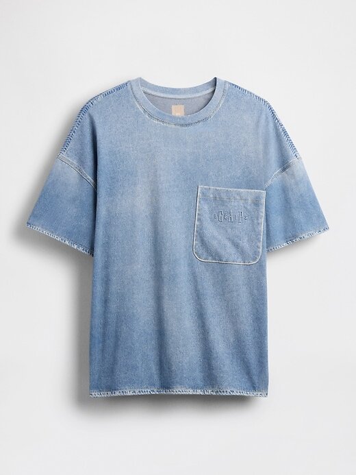 Camiseta vaquera de punto con bolsillo para adulto de Gap × BÉIS Camiseta vaquera de punto con bolsillo para adulto de Gap × BÉIS