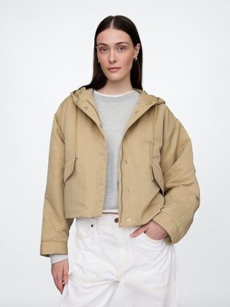 Chaqueta corta de nailon con capucha
