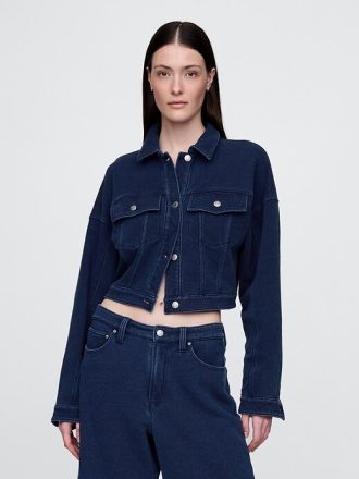 Chaqueta corta vaquera con icono de felpa francesa