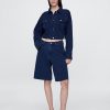 Chaqueta corta vaquera con icono de felpa francesa