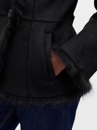 Chaqueta de ante vegano y piel sintética