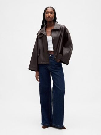 Chaqueta de cuero vegano con vuelo Chaqueta de cuero vegano con vuelo