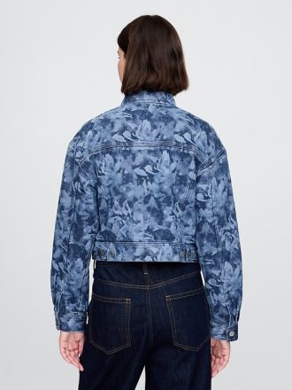 Chaqueta vaquera corta con estampado floral