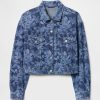 Chaqueta vaquera corta con estampado floral Chaqueta vaquera corta con estampado floral